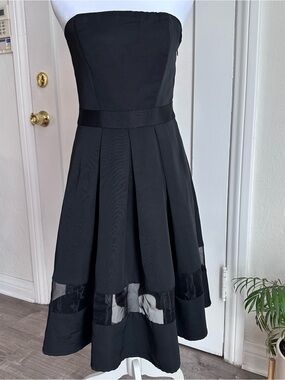 Chic Black Strapless Wedding Guest Midi Dress with Mesh Details-Size: 4